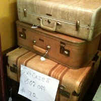 suitcases.jpg (16790 bytes)