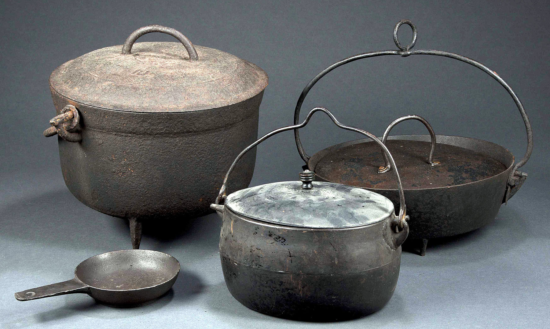 https://www.americanantiquities.com/spring%20summer%202020/Brooke/Griswold/griswold%20cookware%2018th%20century.jpg